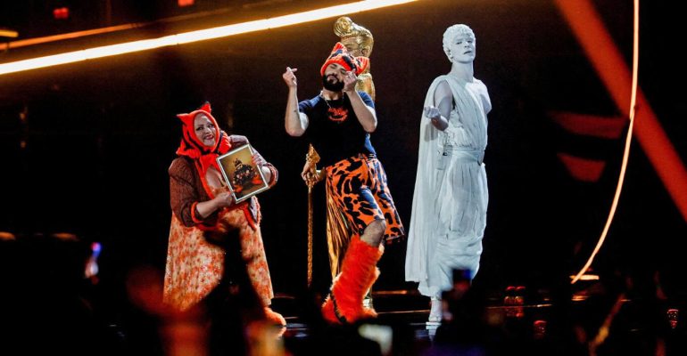 Ο Akylas στην σκηνή της Eurovision στην Βιέννη.